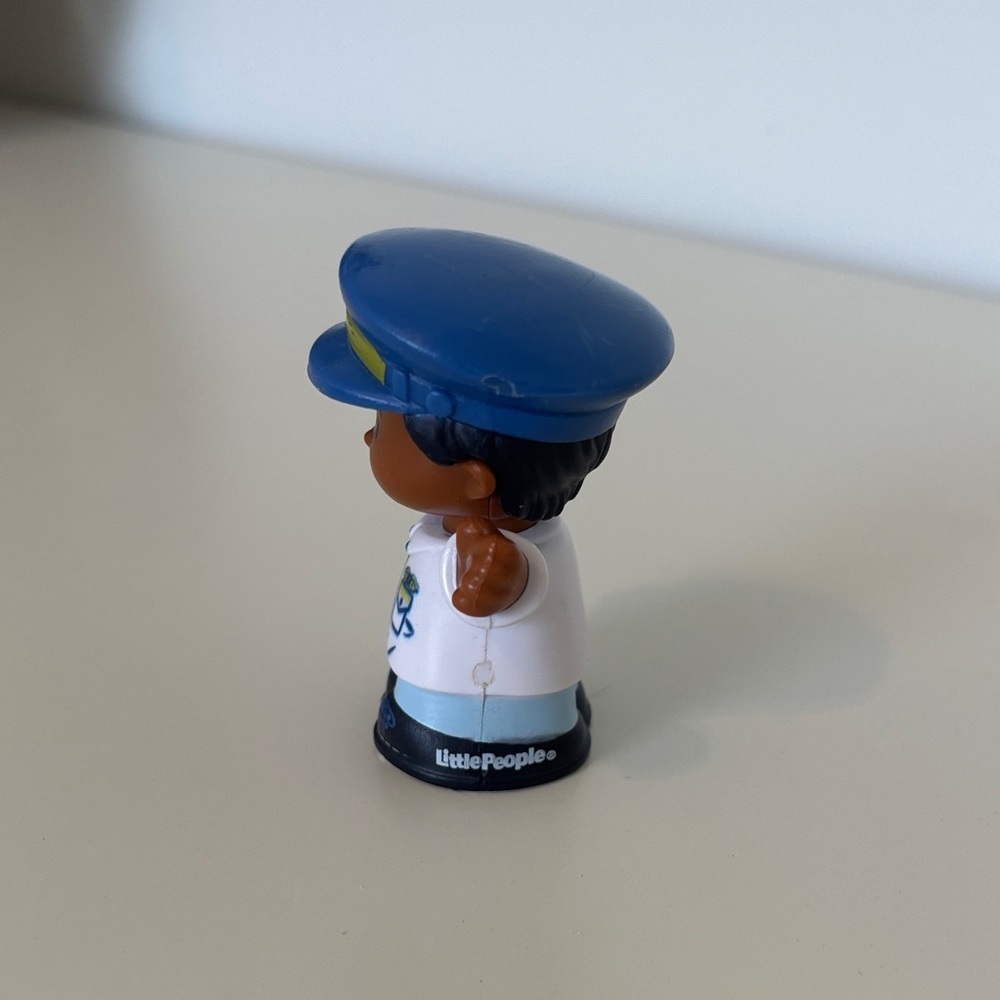 Fisher-Price Little People Pilot Kurt - Picture 2 of 3
